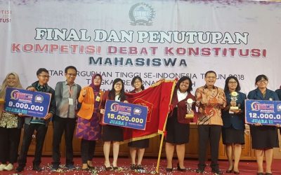 Mahasiswa Untar Juarai Kompetisi Debat Konstitusi