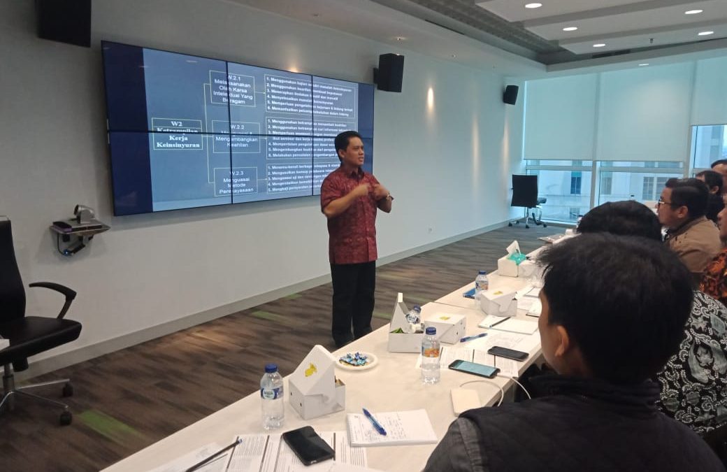 Prof. Dr. Agustinus Purna Irawan Instruktur Workshop Profesi Alumni ITB