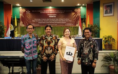 Raih Doktor Ekonomi, Yenita Genapkan 12 Gelar Akademik
