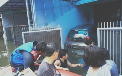 UKM Pencinta Alam Untar Bantu Korban Banjir