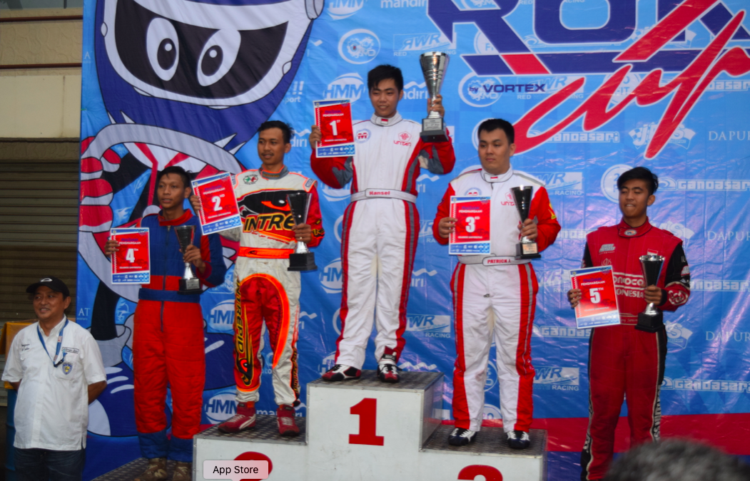 FIRST CHAMPION STUDENT CLASS GEARBOX “ESHARK ROC CUP SERIES I”