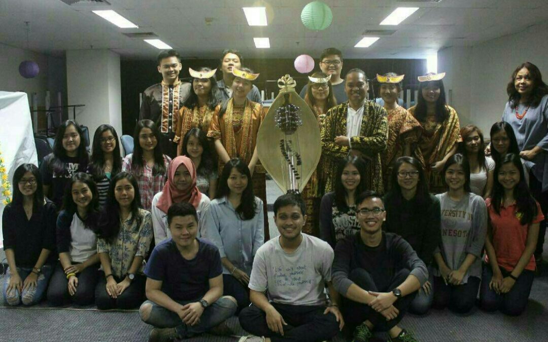 Great Sasando Player Comes To FIKom UNTAR