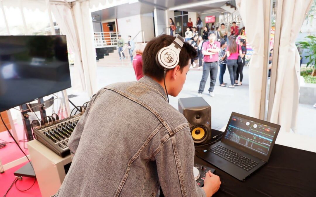 DJ Performance untuk Dies Natalis ke-60 Untar