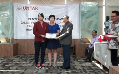 Penyerahan Beasiswa “Jalur Prestasi Unggulan” Tahun Akademik 2016/2017