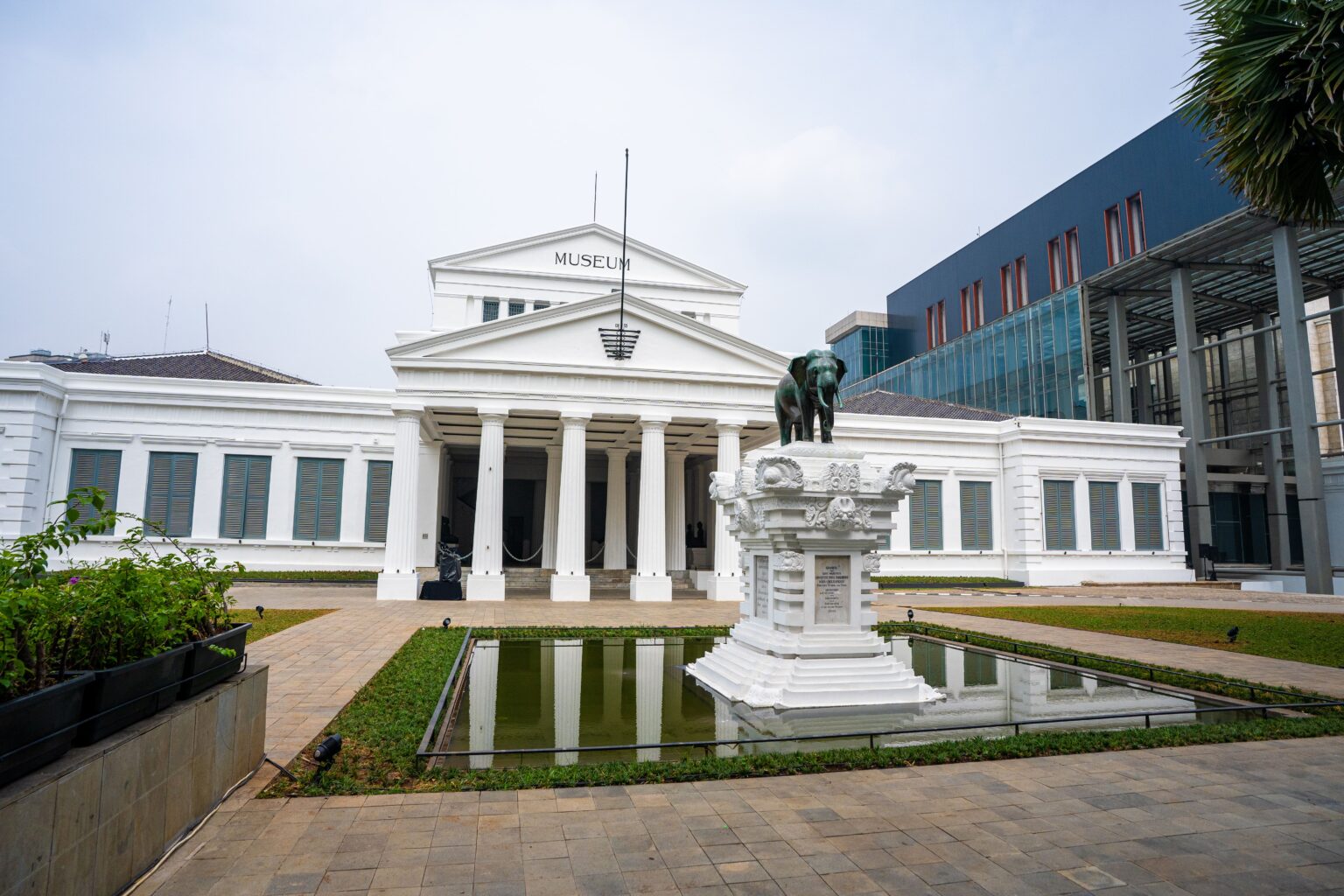 MNI-Wajah-Baru-Fasad-Depan-8-min-1536×1024